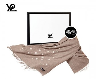 YPL 星空羊驼绒披肩围巾 褐色 70厘米*200厘米(注:产品只有包装盒,无手提包袋) YPL 星空羊驼绒披肩围巾 褐色 70厘米*200厘米(注:产品只有包装盒,无手提包袋)